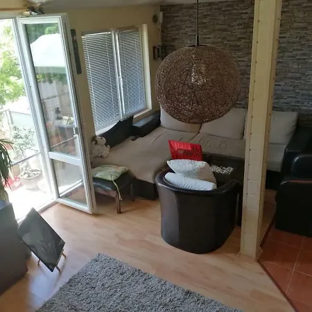 Art Apartment *